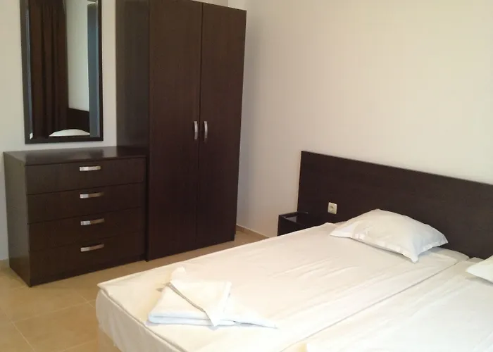 Happy * Slantchev Briag